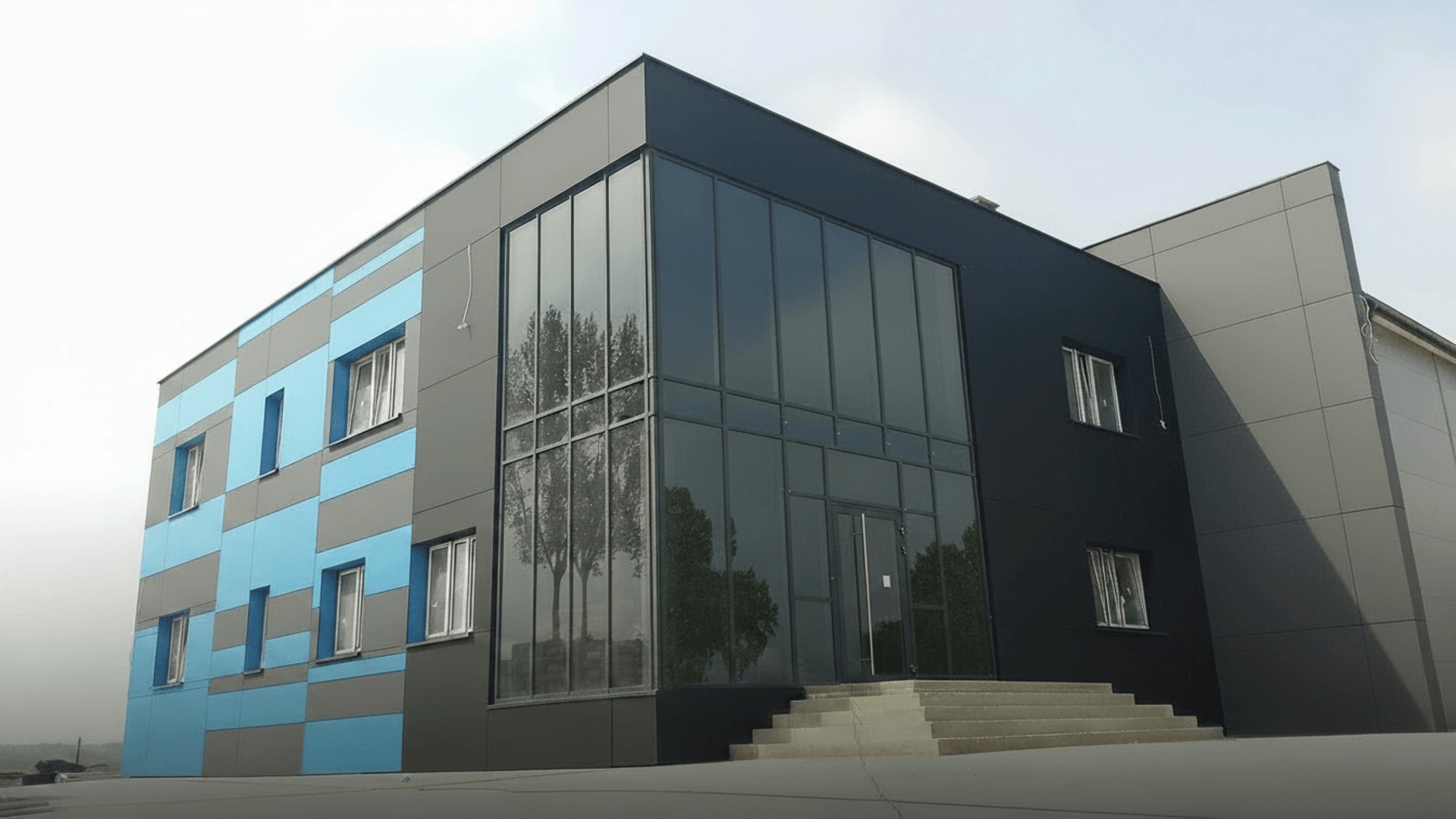 Biurowiec Global Technik Barcin — elewacja HPL